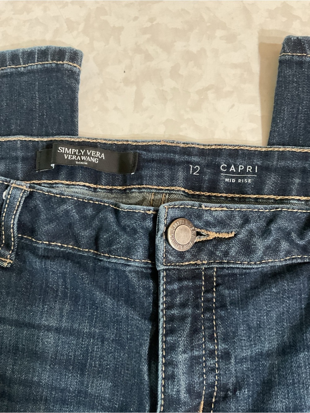Simply Vera Vera Wang Blue Cropped Capri Jeans. Size 12 - Picture 2 of 3